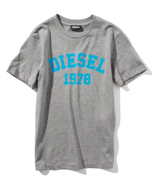 DIESEL KIDS(ディーゼルキッズ)の「DIESEL(ディーゼル)Kids & Junior カットソーTシャツ(Tシャツ/カットソー・キッズ・ブラック/ホワイト/チャコールグレー/ブルー・4YEAR/6YEAR/8YEAR/10YEAR/12YEAR/14Y/16Y)」の3枚目の写真