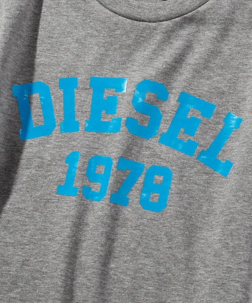 DIESEL KIDS(ディーゼルキッズ)の「DIESEL(ディーゼル)Kids & Junior カットソーTシャツ(Tシャツ/カットソー・キッズ・ブラック/ホワイト/チャコールグレー/ブルー・4YEAR/6YEAR/8YEAR/10YEAR/12YEAR/14Y/16Y)」の15枚目の写真