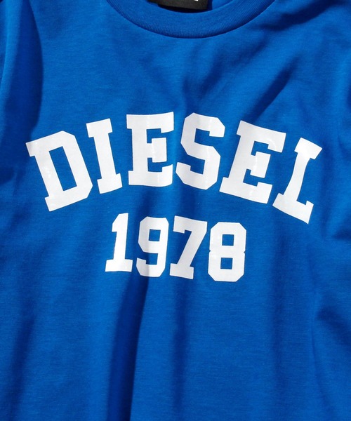 DIESEL KIDS(ディーゼルキッズ)の「DIESEL(ディーゼル)Kids & Junior カットソーTシャツ(Tシャツ/カットソー・キッズ・ブラック/ホワイト/チャコールグレー/ブルー・4YEAR/6YEAR/8YEAR/10YEAR/12YEAR/14Y/16Y)」の19枚目の写真