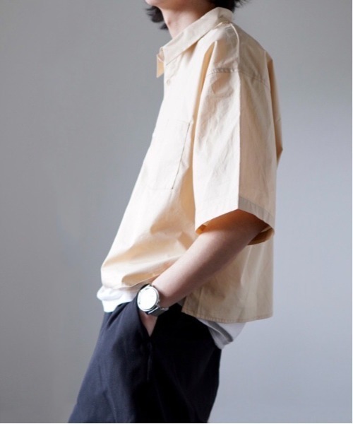 y/m by れぽすけ（イムバイレポスケ）の「クロップドレギュラーカラーシャツ（シャツ/ブラウス・メンズ・ベージュ/ブルー・MEDIUM/LARGE）」の6枚目の写真