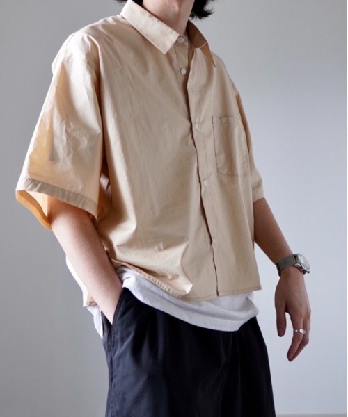 y/m by れぽすけ（イムバイレポスケ）の「クロップドレギュラーカラーシャツ（シャツ/ブラウス・メンズ・ベージュ/ブルー・MEDIUM/LARGE）」の21枚目の写真