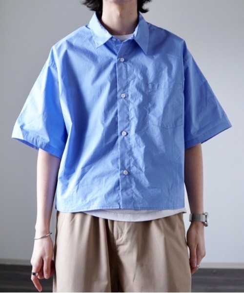 y/m by れぽすけ（イムバイレポスケ）の「クロップドレギュラーカラーシャツ（シャツ/ブラウス・メンズ・ベージュ/ブルー・MEDIUM/LARGE）」の20枚目の写真