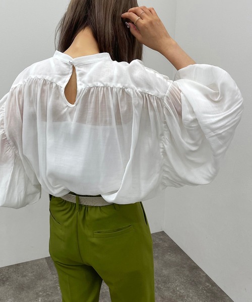 apres jour mignon(アプレジュールミニョン)の「シアー袖ボリュームハイネックブラウス【ZOZOTOWN限定アイテム】(シャツ/ブラウス・レディース・オフホワイト/グリーン/ブラック/グレイッシュベージュ・フリー/X-LARGE)」の7枚目の写真