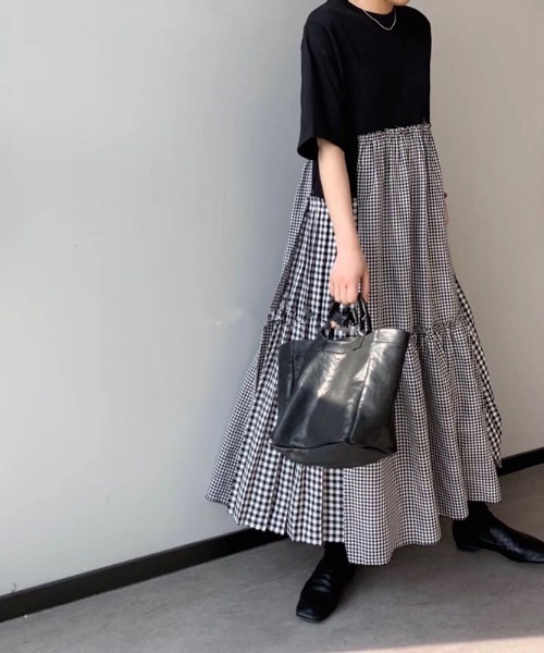 ABITOKYO(アビトーキョー)の「カットソー切り替えギンガムチェックティアードロングワンピース(ワンピース・レディース・ブラック/レッド/ブルー/グリーン・FREE)」の2枚目の写真
