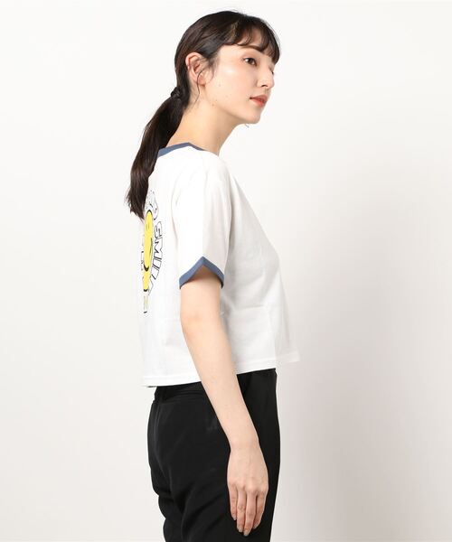 SPINNS（スピンズ）の「NICOバックプリント リンガーTシャツ（Tシャツ/カットソー・レディース・ホワイト/ネイビー/イエロー・ONESIZE）」の4枚目の写真