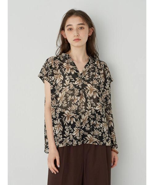 YECCA VECCA（イェッカヴェッカ）の「・ボタニカル柄スキッパーブラウス＊（シャツ/ブラウス・レディース・ブラック/カーキ/パープル・FREE）」の4枚目の写真