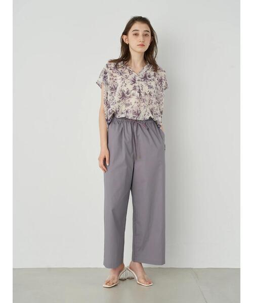YECCA VECCA（イェッカヴェッカ）の「・ボタニカル柄スキッパーブラウス＊（シャツ/ブラウス・レディース・ブラック/カーキ/パープル・FREE）」の6枚目の写真