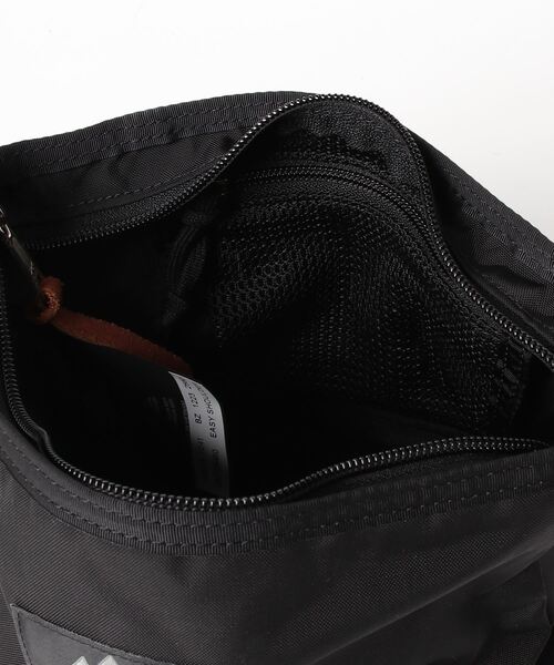 GREGORY（グレゴリー）の「EASY SHOULDER / イージーショルダー / ブラック（ショルダーバッグ・メンズ・ブラック・FREE）」の4枚目の写真
