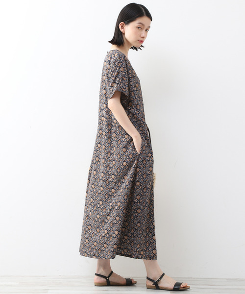 ビンテージ風の上品なプリントで着映え ゆったりシルエットのシンプルワンピース ワンピース Melrose
