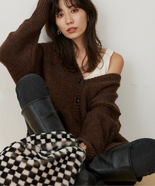 Auntie Rosa Holiday(アンティローザホリデー)の「ローゲージカラーニットカーディガン(カーディガン/ボレロ・レディース・ブラウン/グレー/イエロー/オレンジ・FREE)」の2枚目の写真