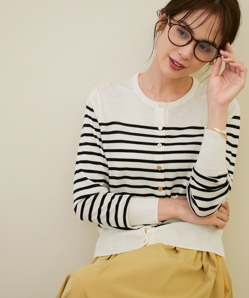 ROPE'（ロペ）の「【新色追加】【毛玉になりにくい】ウォッシャブルクルーネックニットカーディガン（ニット/セーター・レディース・ブラック/グレー/ベージュ/ピンク/ワイン/ホワイト系その他/ライトグレー/キナリ/サックスブルー・38）」の2枚目の写真