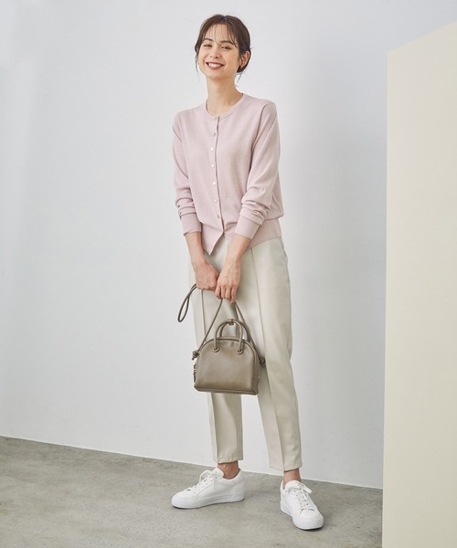 ROPE'（ロペ）の「【新色追加】【毛玉になりにくい】ウォッシャブルクルーネックニットカーディガン（ニット/セーター・レディース・ブラック/グレー/ベージュ/ピンク/ワイン/ホワイト系その他/ライトグレー/キナリ/サックスブルー・38）」の14枚目の写真