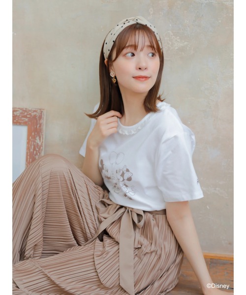 Disney(ディズニー)の「ミッキー&ミニー/フリル付きTシャツ(Tシャツ/カットソー・レディース・ピンク/オフホワイト/ブラウン・FREE)」の1枚目の写真