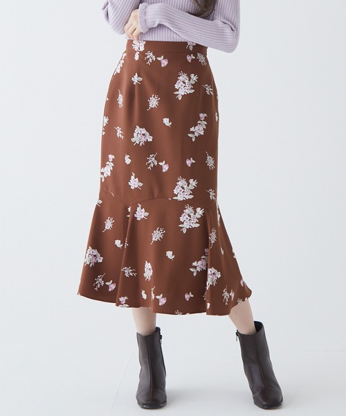 BE RADIANCE(ビーラディエンス)の「フラワープリントスカート(スカート・レディース・ブラウン/オフホワイト/ブルー・FREE)」の2枚目の写真
