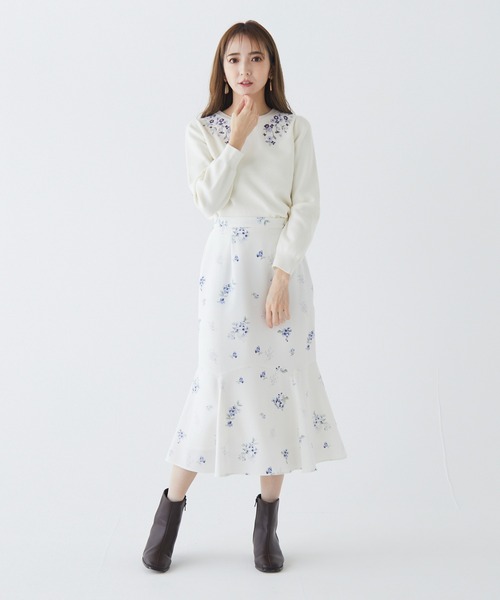 BE RADIANCE(ビーラディエンス)の「フラワープリントスカート(スカート・レディース・ブラウン/オフホワイト/ブルー・FREE)」の4枚目の写真