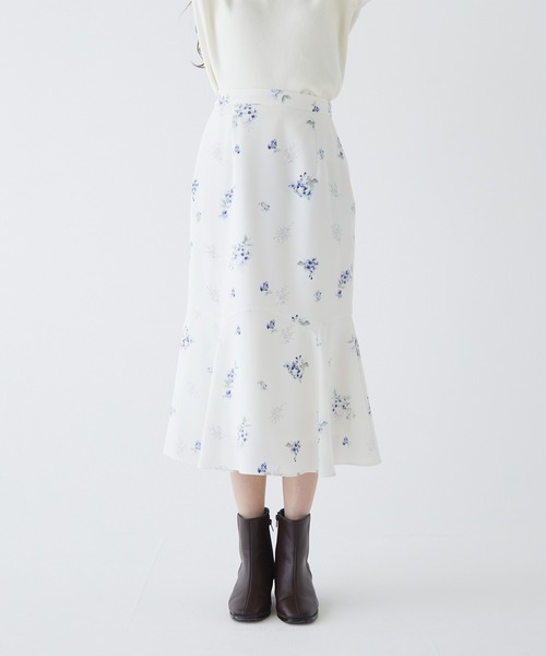 BE RADIANCE(ビーラディエンス)の「フラワープリントスカート(スカート・レディース・ブラウン/オフホワイト/ブルー・FREE)」の14枚目の写真