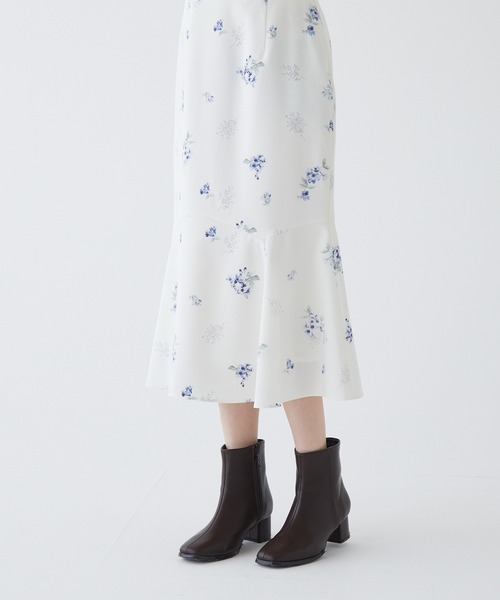 BE RADIANCE(ビーラディエンス)の「フラワープリントスカート(スカート・レディース・ブラウン/オフホワイト/ブルー・FREE)」の19枚目の写真