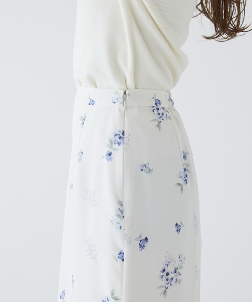 BE RADIANCE(ビーラディエンス)の「フラワープリントスカート(スカート・レディース・ブラウン/オフホワイト/ブルー・FREE)」の6枚目の写真