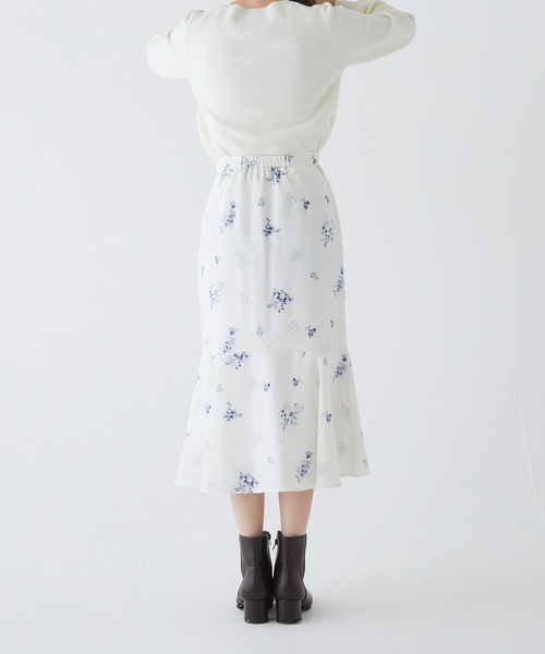 BE RADIANCE(ビーラディエンス)の「フラワープリントスカート(スカート・レディース・ブラウン/オフホワイト/ブルー・FREE)」の22枚目の写真