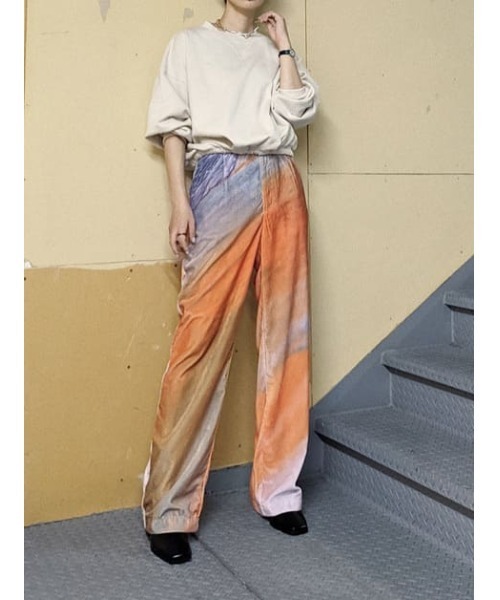 THROW by SLY（スローバイスライ）の「THROW OVER C/N SW TOP/オーバークルーネックスウェットトップス（スウェット・レディース・カーキ/アイボリー・FREE）」の17枚目の写真