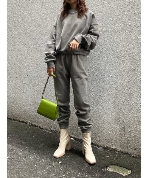 THROW by SLY（スローバイスライ）の「THROW OVER C/N SW TOP/オーバークルーネックスウェットトップス（スウェット・レディース・カーキ/アイボリー・FREE）」の4枚目の写真