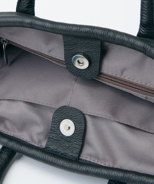 PAPILLONNER（パピヨネ）の「レザーなのにペットボトルより軽いバッグ/PAPILLONNER/パピヨネ（トートバッグ・レディース・ブラック/シルバー/アイボリー・FREE）」の22枚目の写真