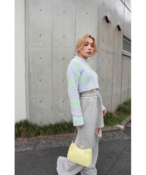 FIG&VIPER（フィグアンドバイパー）の「カラーブロッキングショートニットTOP（ニット/セーター・レディース・ブラック/ライトパープル・FREE）」の15枚目の写真