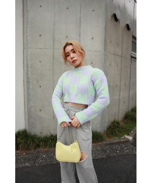 FIG&VIPER（フィグアンドバイパー）の「カラーブロッキングショートニットTOP（ニット/セーター・レディース・ブラック/ライトパープル・FREE）」の4枚目の写真