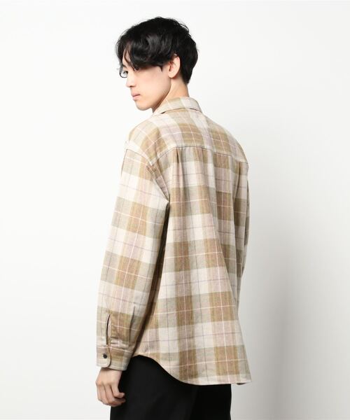 LOWRYS FARM（ローリーズファーム）の「ヘリンボーンチェックBIGシャツ　255160（シャツ/ブラウス・メンズ・ブラウン/ベージュ/カーキ・MEDIUM/LARGE）」の5枚目の写真