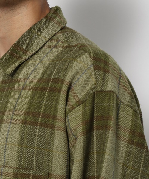 LOWRYS FARM（ローリーズファーム）の「ヘリンボーンチェックBIGシャツ　255160（シャツ/ブラウス・メンズ・ブラウン/ベージュ/カーキ・MEDIUM/LARGE）」の16枚目の写真