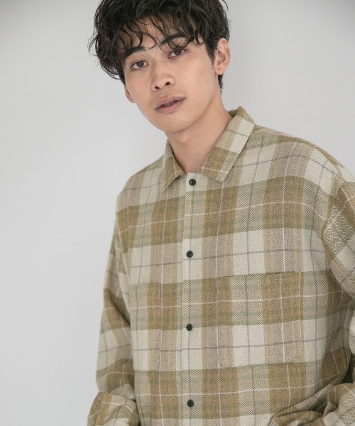 LOWRYS FARM（ローリーズファーム）の「ヘリンボーンチェックBIGシャツ　255160（シャツ/ブラウス・メンズ・ブラウン/ベージュ/カーキ・MEDIUM/LARGE）」の6枚目の写真