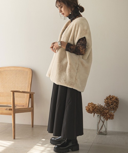rectangle（レクタングル）の「ノーカラーファーベスト（その他アウター・レディース・アイボリー/ブラック・FREE）」の2枚目の写真