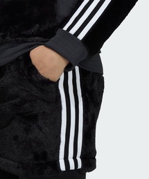 adidas（アディダス）の「スリーストライプス ボアフリース3点