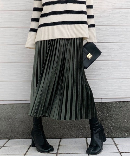 Q（キュー）の「ベロアスカート（スカート・レディース・カーキ/ラベンダー/ベージュ・MEDIUM）」の2枚目の写真