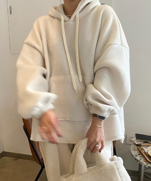 MANGROVE(マングローブ)の「スリットベーシックパーカー(パーカー・レディース・グレー/ピンク/アイボリー・FREE)」の2枚目の写真