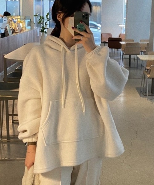 MANGROVE(マングローブ)の「スリットベーシックパーカー(パーカー・レディース・グレー/ピンク/アイボリー・FREE)」の4枚目の写真