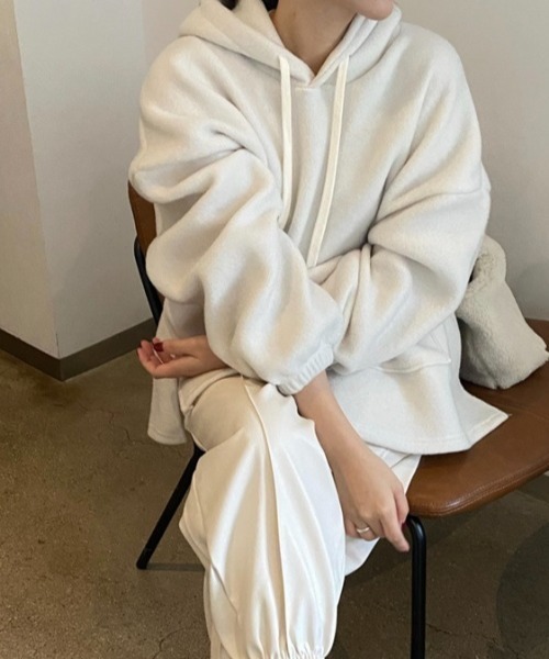 MANGROVE(マングローブ)の「スリットベーシックパーカー(パーカー・レディース・グレー/ピンク/アイボリー・FREE)」の5枚目の写真