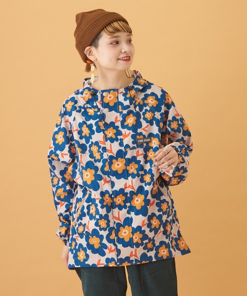 CUBE SUGAR(キューブシュガー)の「撥水加工 総柄プリント マウンテンパーカー(マウンテンパーカー・レディース・ホワイト系その他/グレー系その他/ベージュ系その他/ブルー系その他/ホワイト系その他2/ブルー系その他2/パープル系その他/その他2/その他1/ネイビー系/グリーン系その他/ベージュ×ブラック/カラフル/ホワイト系その他3・M)」の6枚目の写真