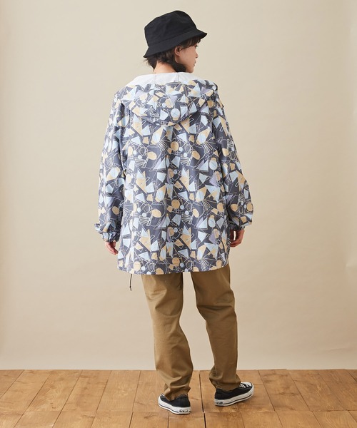 CUBE SUGAR(キューブシュガー)の「撥水加工 総柄プリント マウンテンパーカー(マウンテンパーカー・レディース・ホワイト系その他/グレー系その他/ベージュ系その他/ブルー系その他/ホワイト系その他2/ブルー系その他2/パープル系その他/その他2/その他1/ネイビー系/グリーン系その他/ベージュ×ブラック/カラフル/ホワイト系その他3・M)」の18枚目の写真