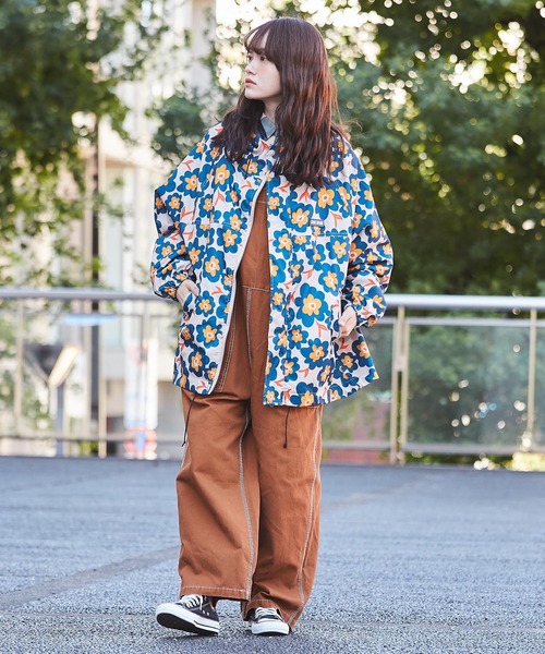 CUBE SUGAR(キューブシュガー)の「撥水加工 総柄プリント マウンテンパーカー(マウンテンパーカー・レディース・ホワイト系その他/グレー系その他/ベージュ系その他/ブルー系その他/ホワイト系その他2/ブルー系その他2/パープル系その他/その他2/その他1/ネイビー系/グリーン系その他/ベージュ×ブラック/カラフル/ホワイト系その他3・M)」の19枚目の写真