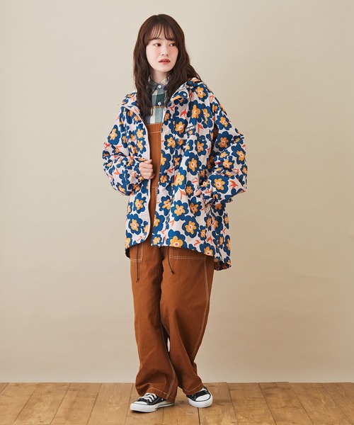 CUBE SUGAR(キューブシュガー)の「撥水加工 総柄プリント マウンテンパーカー(マウンテンパーカー・レディース・ホワイト系その他/グレー系その他/ベージュ系その他/ブルー系その他/ホワイト系その他2/ブルー系その他2/パープル系その他/その他2/その他1/ネイビー系/グリーン系その他/ベージュ×ブラック/カラフル/ホワイト系その他3・M)」の21枚目の写真