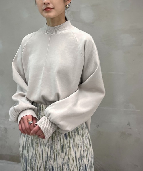 &g'aime（アンジェム）の「【＆g'aime】ボリュームスリーブニット（ニット/セーター・レディース・ベージュ/ライトグリーン/チャコール/ライトグレー・FREE）」の2枚目の写真