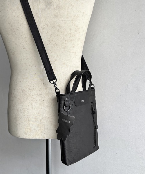 DECADE(ディケイド)の「カウレザー2wayミニトートバッグ DECADE(No-01340L) Cow Leather 2way Mini Tote Bag (S)(トートバッグ・メンズ・ブラック/ブラック系その他・フリー)」の14枚目の写真