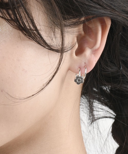 MARY QUANT（マリークワント）の「ダブルラインメタル ピアス（ピアス