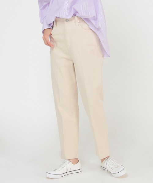 ikka(イッカ)の「デニムスリムテーパードパンツ(デニムパンツ・レディース・オフホワイト/ブルー/ネイビー・M/L)」の1枚目の写真