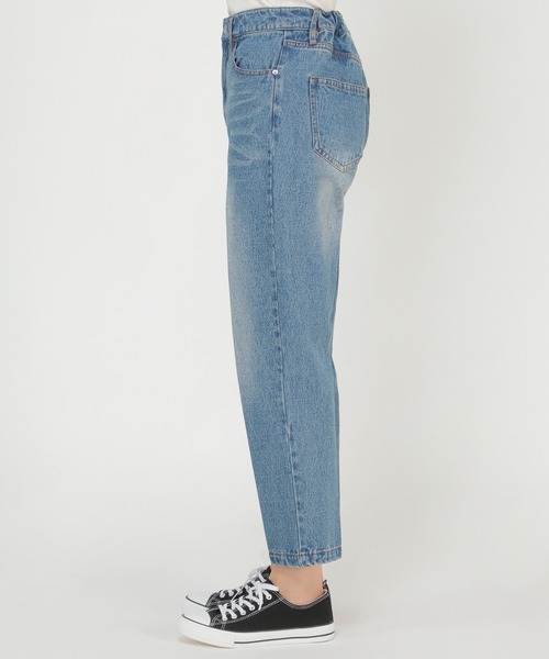 ikka(イッカ)の「デニムスリムテーパードパンツ(デニムパンツ・レディース・オフホワイト/ブルー/ネイビー・M/L)」の11枚目の写真