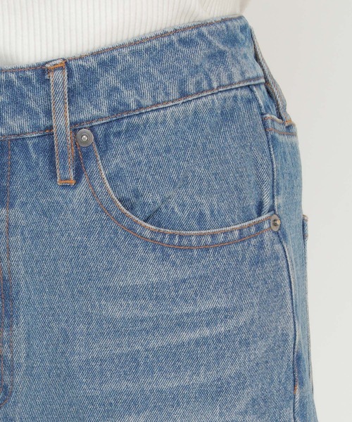 ikka(イッカ)の「デニムスリムテーパードパンツ(デニムパンツ・レディース・オフホワイト/ブルー/ネイビー・M/L)」の15枚目の写真