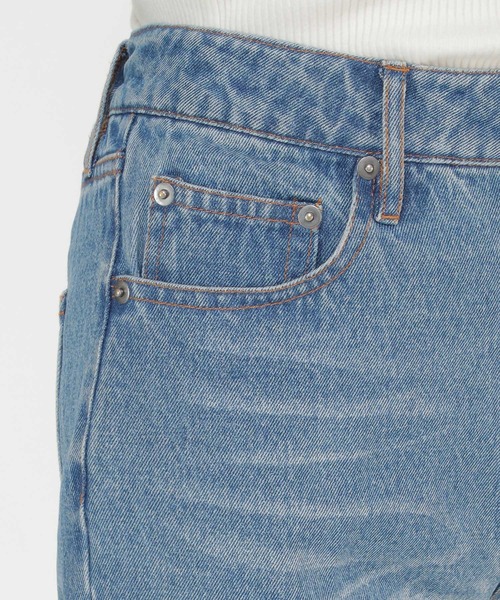 ikka(イッカ)の「デニムスリムテーパードパンツ(デニムパンツ・レディース・オフホワイト/ブルー/ネイビー・M/L)」の13枚目の写真