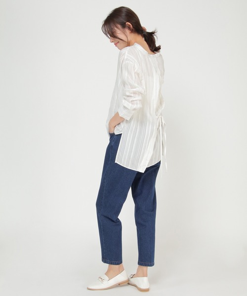 ikka(イッカ)の「デニムスリムテーパードパンツ(デニムパンツ・レディース・オフホワイト/ブルー/ネイビー・M/L)」の7枚目の写真