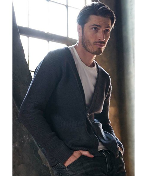 1 piu 1 uguale 3（ウノピゥウノウグァーレトレ）の「1B V-CARDIGAN（カーディガン/ボレロ・メンズ・ホワイト/ブラック/ダークグレー・Ⅳ/Ⅵ/Ⅴ）」の3枚目の写真